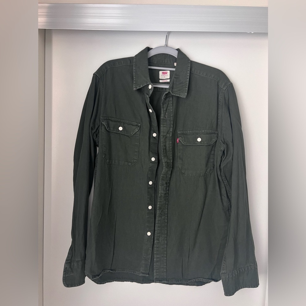 Men’s Levis Standard Fit Shacket in Dark Green